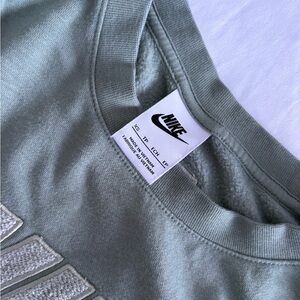 Nike Light Gray Crewneck Sweatshirt